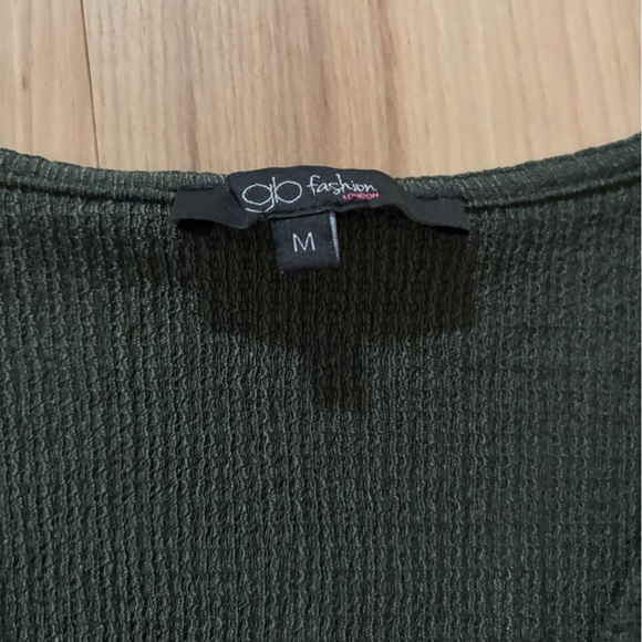 NWOT GB Fashiln Green Puff Sleeve Blouse with Button Detail, Size M - Picture 3 of 3